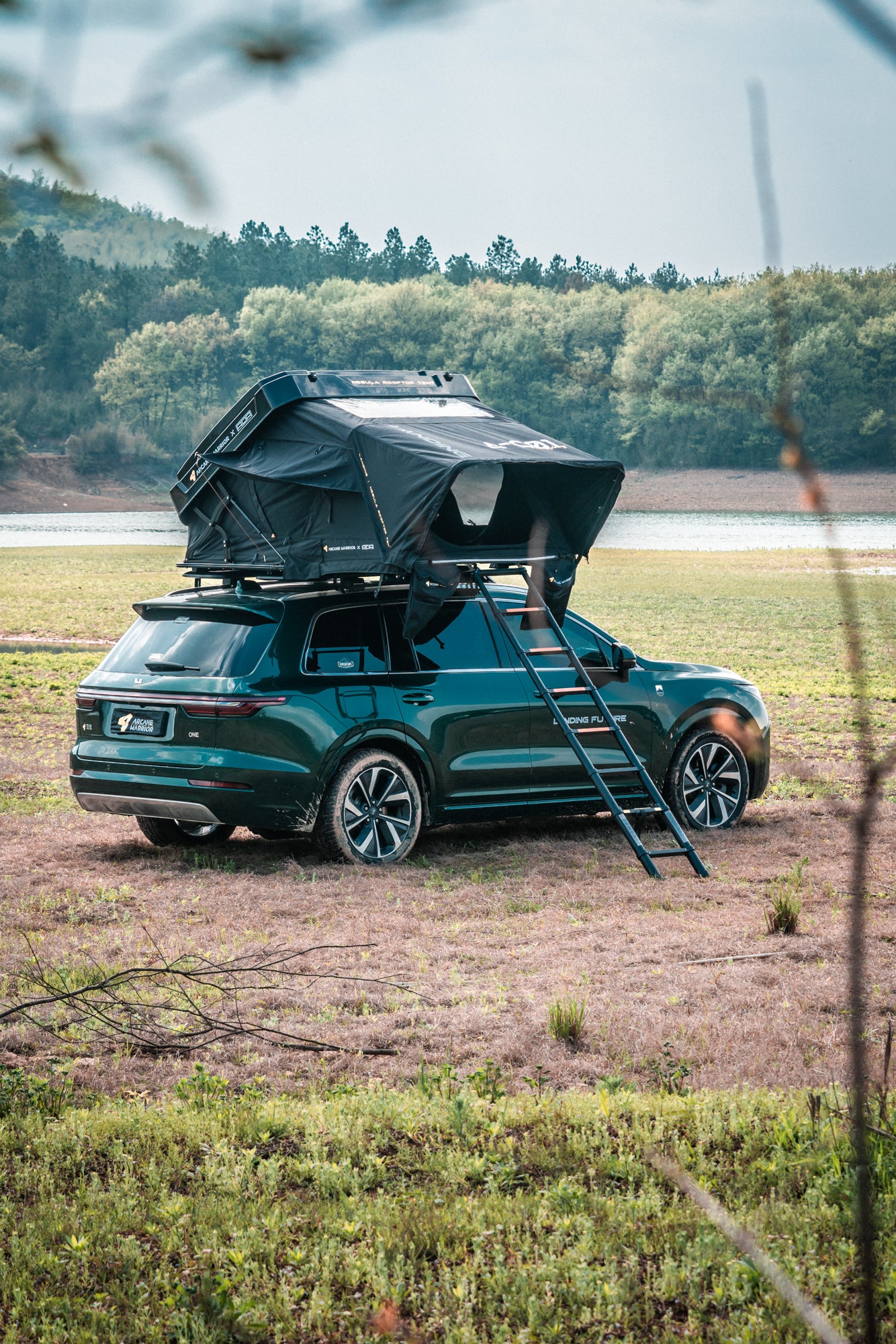 AW Hard Shell Roof Top Tent